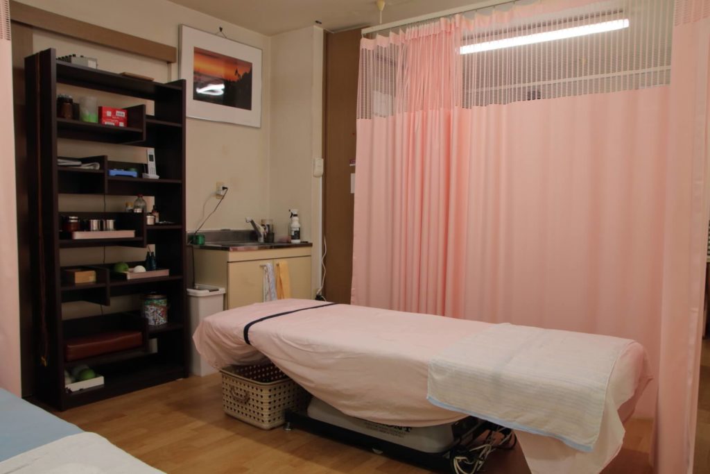 ひまわり治療院の診察・施術室